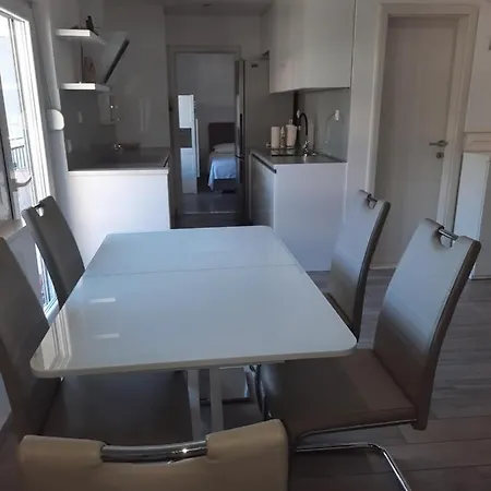 Ani Apartment Split