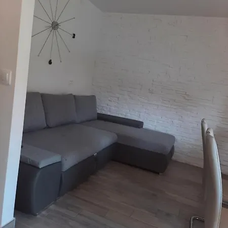 Ani Apartment Split
